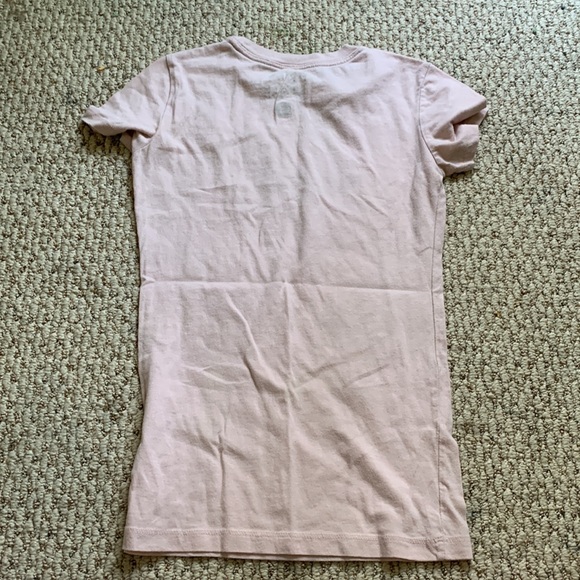 Light pink graphic tee. Comftable and good conditions - Picture 2 of 2